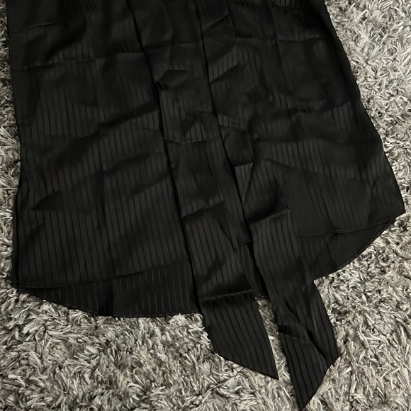 Lattelier Scarf Neck Sleeveless Blouse - Picture 11 of 14